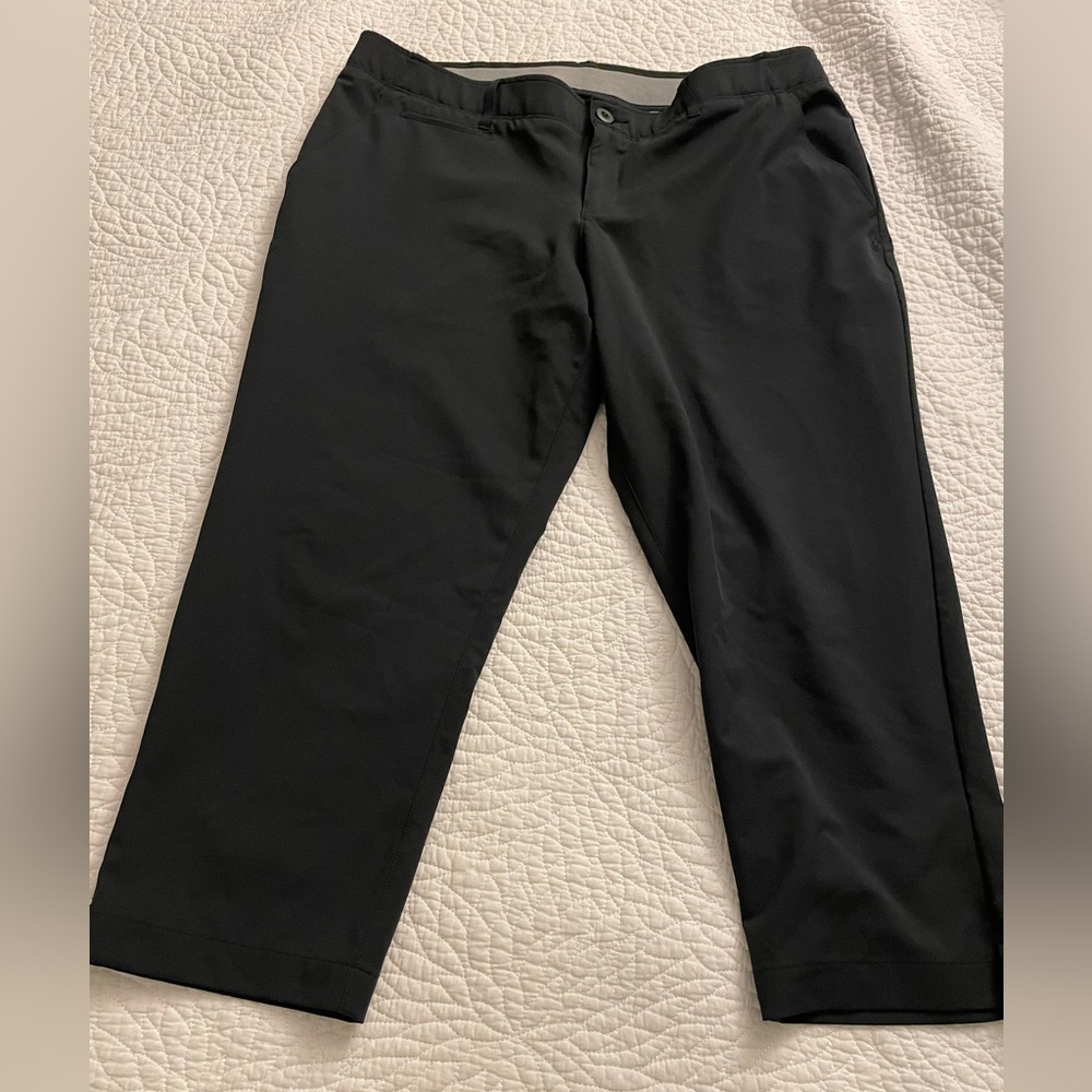 Womens Under Armour Black Crop Pants size 14